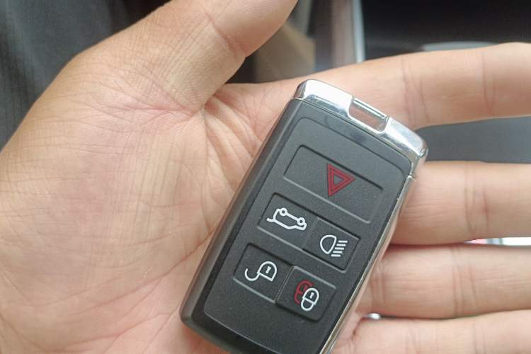 Used Land Rover Range 2024 3.0 L6 400 PS Extended Version Vehicle Key