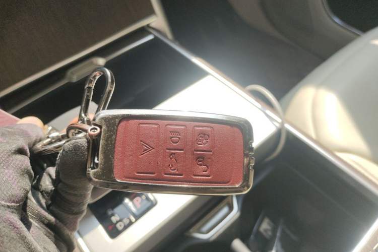 Used Land Rover Range 2024 3.0 L6 400 PS Extended Version Vehicle Key