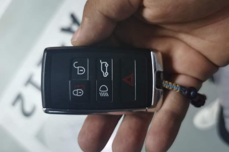 Used Land Rover Range 2024 3.0 L6 400 PS Extended Luxury Edition Vehicle Key