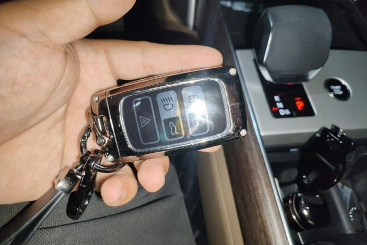 Used Land Rover Range 2024 3.0 L6 400 PS Prestige Extended Version 7-Seater Vehicle Key