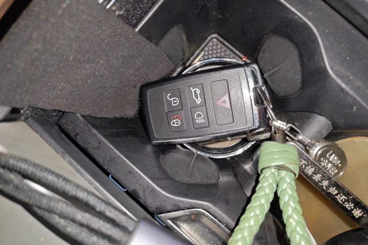 Used Land Rover Range 2024 3.0 L6 400 PS Prestige Extended Version 7-Seater Vehicle Key