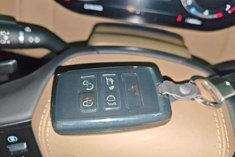 Used Land Rover Range 2024 3.0 L6 400 PS Prestige Extended Version 7-Seater Vehicle Key