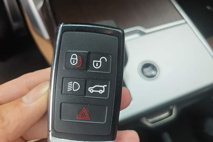 Used Land Rover Range 2024 3.0 L6 400 PS Prestige Extended Version 7-Seater Vehicle Key