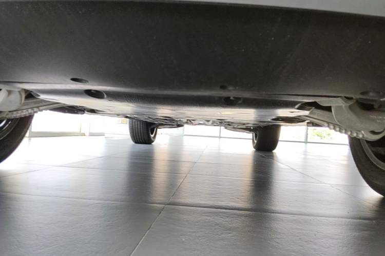 Used Land Rover Range 2024 3.0 L6 400 PS Extended Luxury Edition Chassis Front