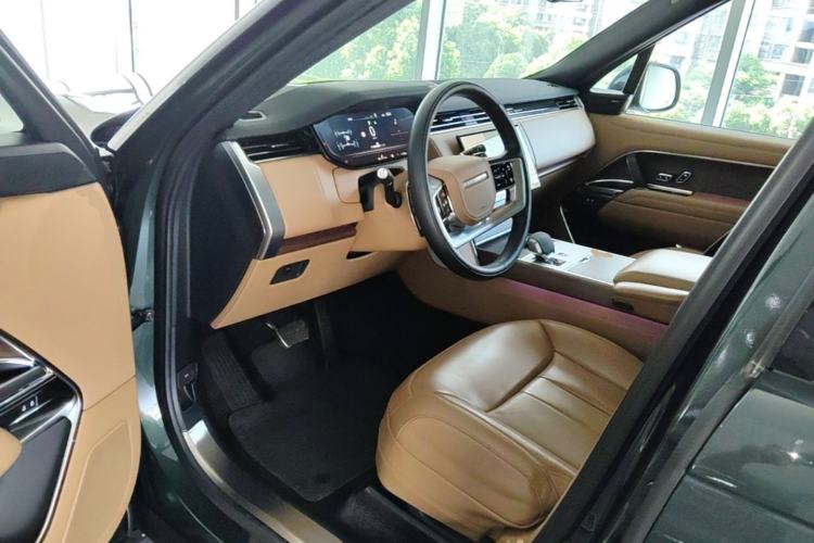 Used Land Rover Range 2024 3.0 L6 400 PS Extended Luxury Edition Driver Seat