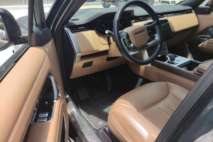 Used Land Rover Range 2024 3.0 L6 400 PS Extended Luxury Edition Driver Seat