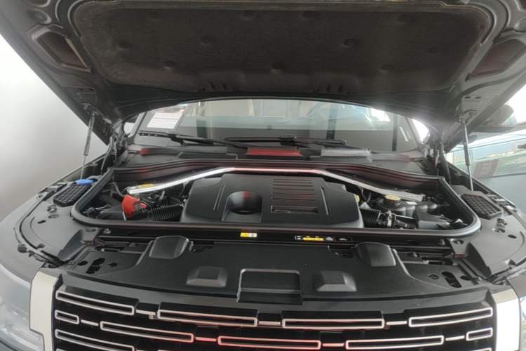 Used Land Rover Range 2024 3.0 L6 400 PS Extended Luxury Edition Engine Bay