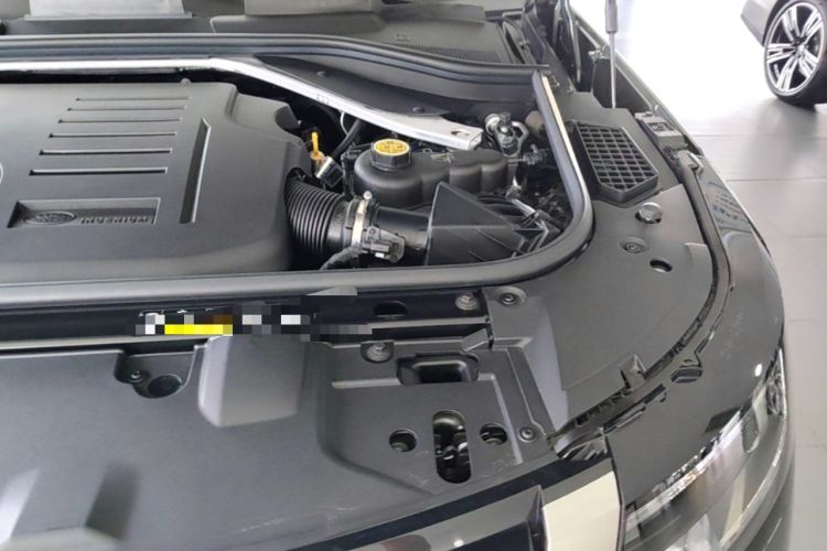 Used Land Rover Range 2024 3.0 L6 400 PS Extended Luxury Edition Engine Bay Left
