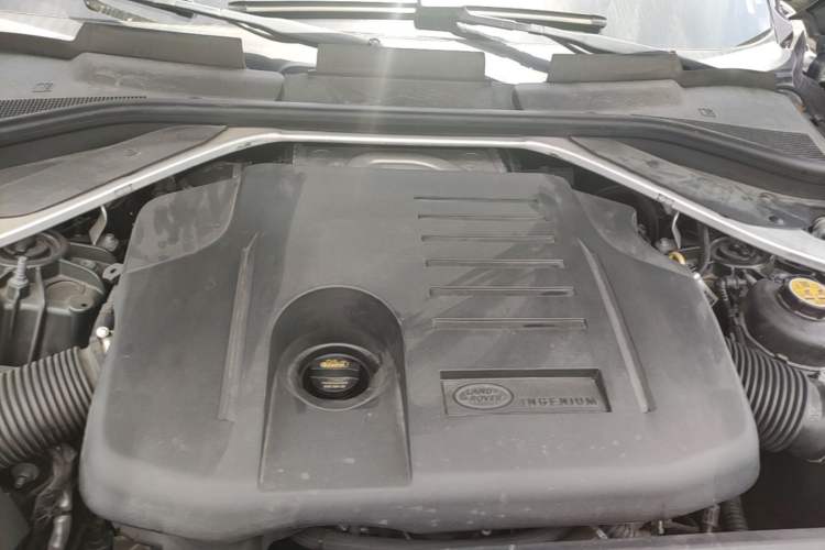 Used Land Rover Range 2024 3.0 L6 400 PS Extended Luxury Edition Engine Bay
