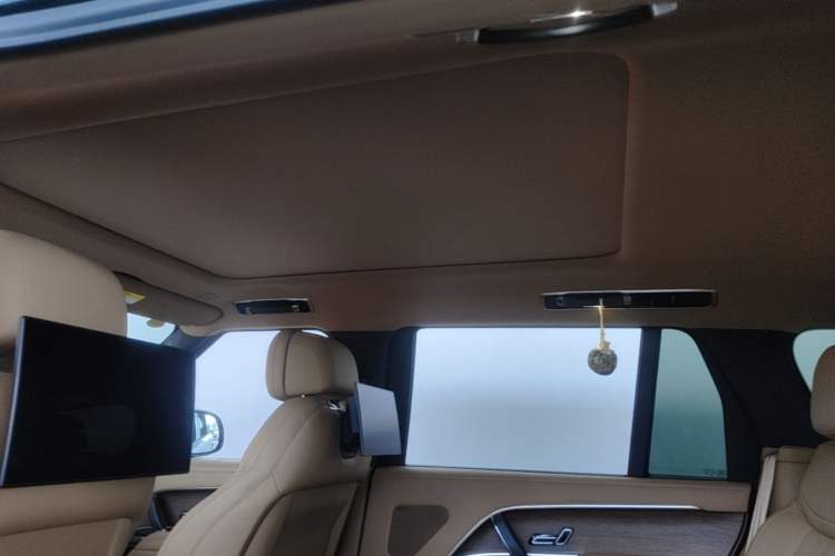 Used Land Rover Range 2024 3.0 L6 400 PS Extended Luxury Edition Headliner