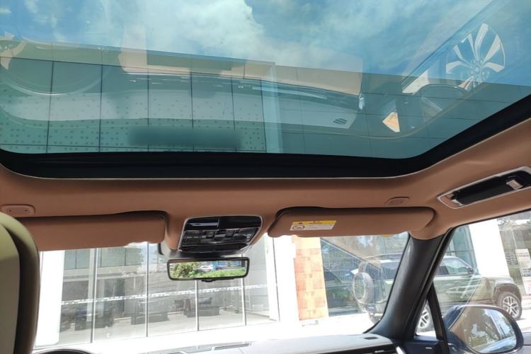 Used Land Rover Range 2024 3.0 L6 400 PS Extended Luxury Edition Headliner