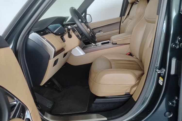Used Land Rover Range 2024 3.0 L6 400 PS Extended Luxury Edition Left Front Seat