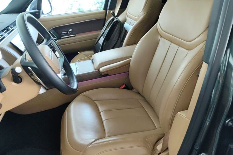 Used Land Rover Range 2024 3.0 L6 400 PS Extended Luxury Edition Left Front Seat