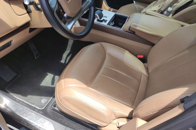 Used Land Rover Range 2024 3.0 L6 400 PS Extended Luxury Edition Left Front Seat