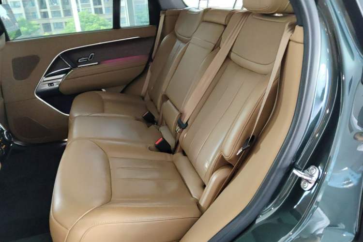 Used Land Rover Range 2024 3.0 L6 400 PS Extended Luxury Edition Left Rear Seat
