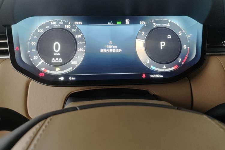 Used Land Rover Range 2024 3.0 L6 400 PS Extended Luxury Edition Odometer Close Up