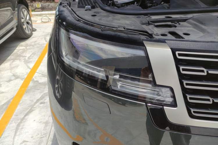 Used Land Rover Range 2024 3.0 L6 400 PS Extended Luxury Edition Right Front Headlight