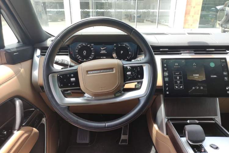 Used Land Rover Range 2024 3.0 L6 400 PS Extended Luxury Edition Steering Wheel
