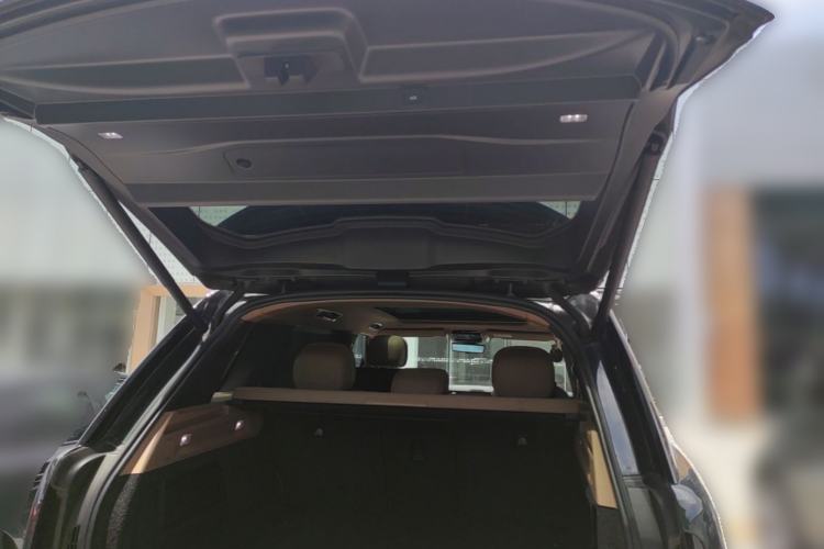 Used Land Rover Range 2024 3.0 L6 400 PS Extended Luxury Edition Trunk