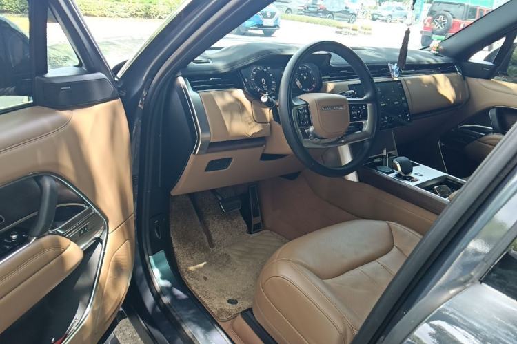 Used Land Rover Range 2024 3.0 L6 400 PS Prestige Extended Version 7-Seater Driver Seat