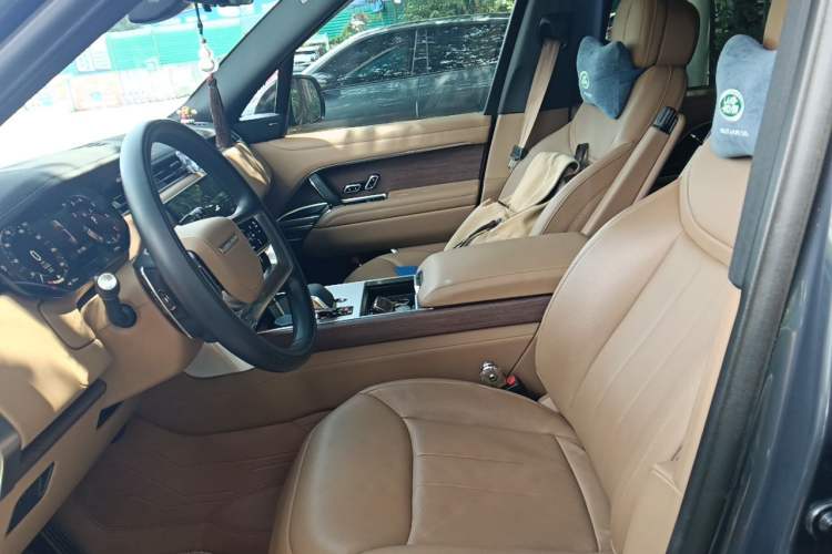 Used Land Rover Range 2024 3.0 L6 400 PS Prestige Extended Version 7-Seater Left Front Seat