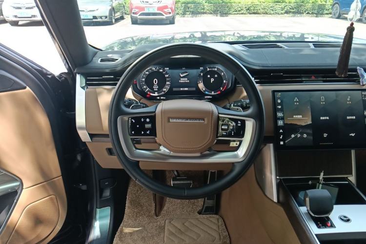 Used Land Rover Range 2024 3.0 L6 400 PS Prestige Extended Version 7-Seater Steering Wheel
