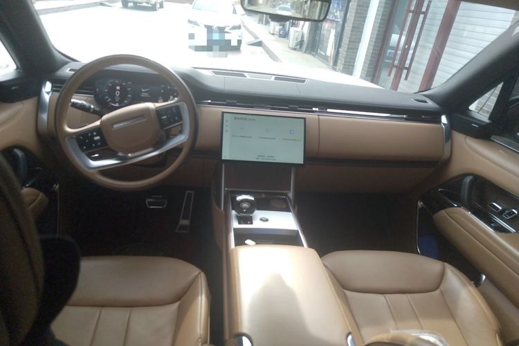 Used Land Rover Range 2024 3.0 L6 400 PS Prestige Extended Version 7-Seater Center Console