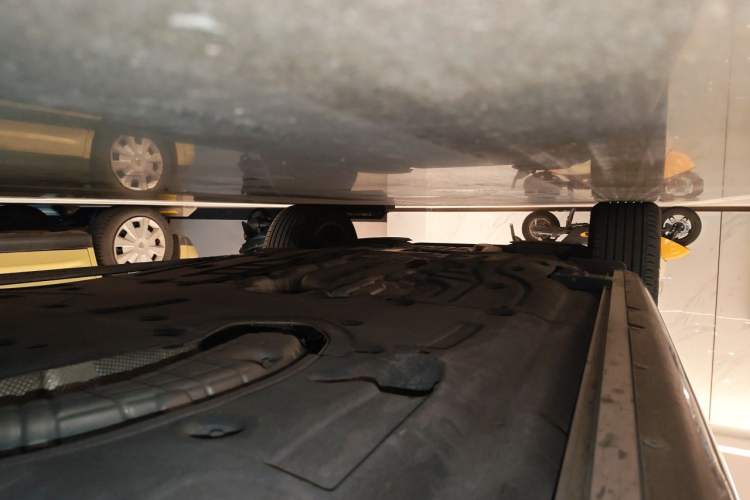 Used Land Rover Range 2024 3.0 L6 400 PS Extended Luxury Edition Chassis Front