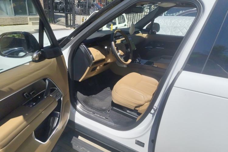 Used Land Rover Range 2024 3.0 L6 400 PS Extended Version Driver Seat