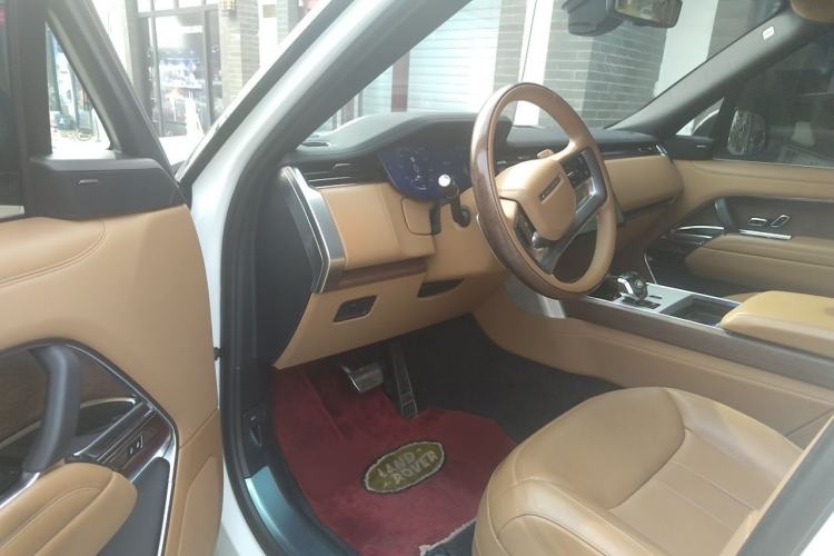 Used Land Rover Range 2024 3.0 L6 400 PS Prestige Extended Version 7-Seater Driver Seat