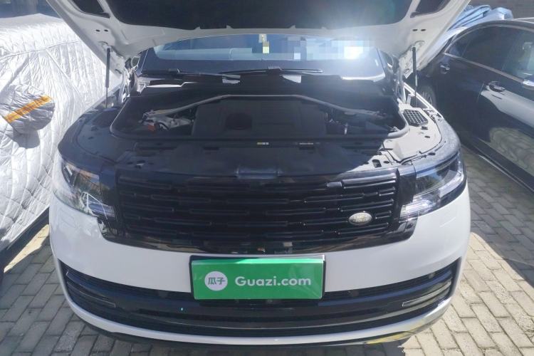 Used Land Rover Range 2024 3.0 L6 400 PS Extended Version Engine Bay