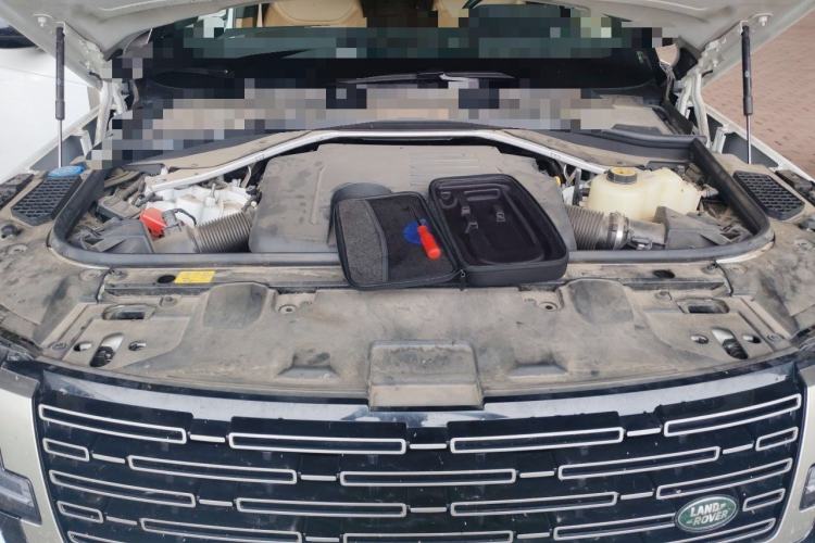 Used Land Rover Range 2024 3.0 L6 400 PS Prestige Extended Version 7-Seater Engine Bay