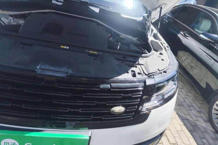 Used Land Rover Range 2024 3.0 L6 400 PS Extended Version Engine Bay Left
