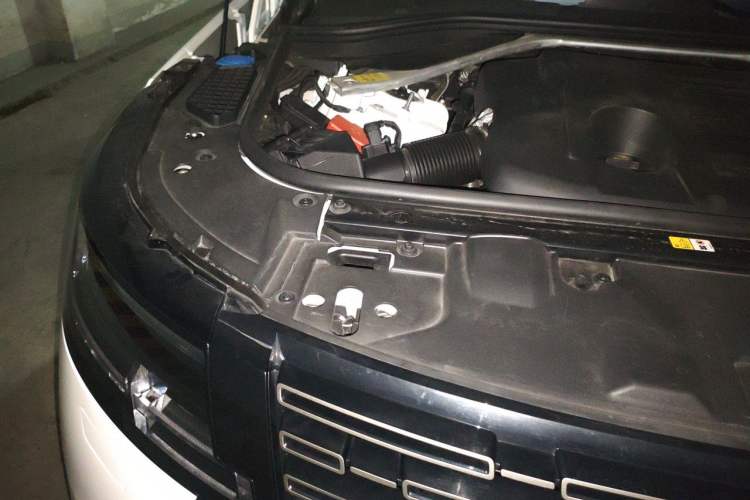 Used Land Rover Range 2024 3.0 L6 360 PS Grand Edition Engine Bay Right