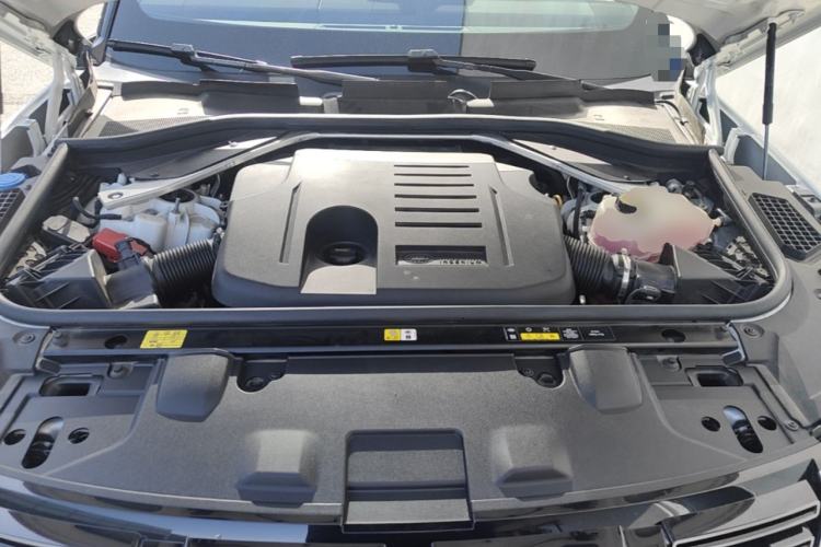 Used Land Rover Range 2024 3.0 L6 400 PS Prestige Extended Version 7-Seater Engine Bay