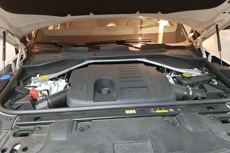 Used Land Rover Range 2024 3.0 L6 400 PS Extended Luxury Edition Engine Bay
