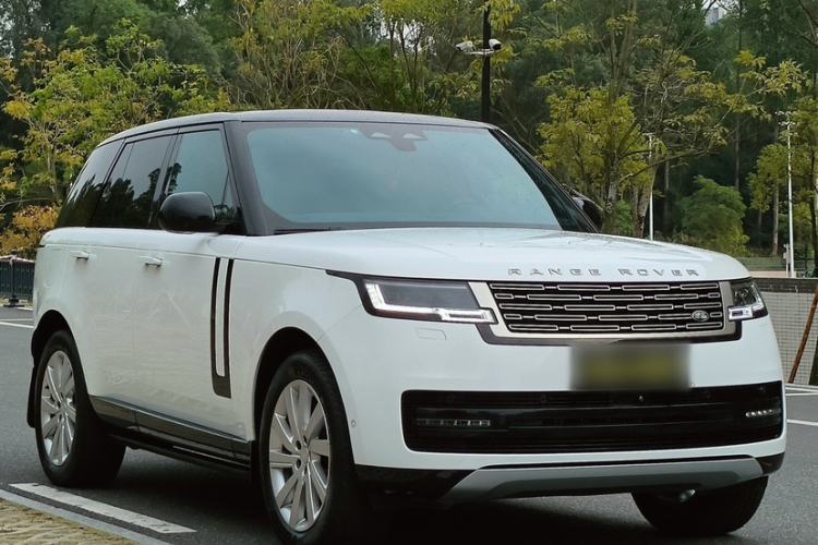 Used Land Rover Range 2024 3.0 L6 360 PS Grand Edition Exterior 2