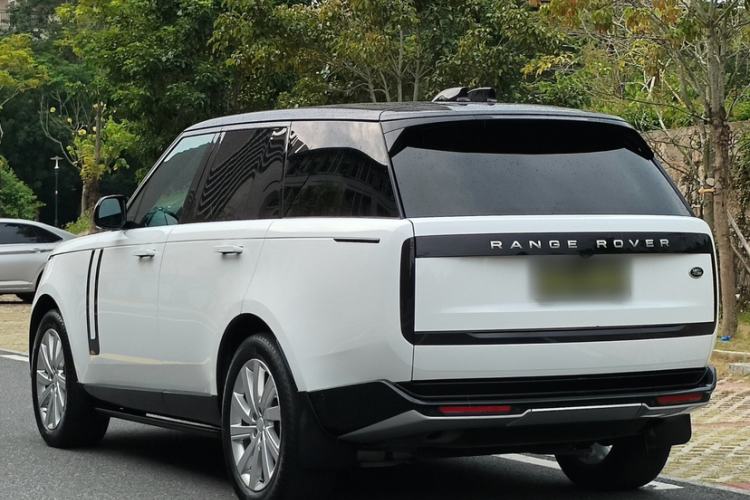 Used Land Rover Range 2024 3.0 L6 360 PS Grand Edition Exterior 4