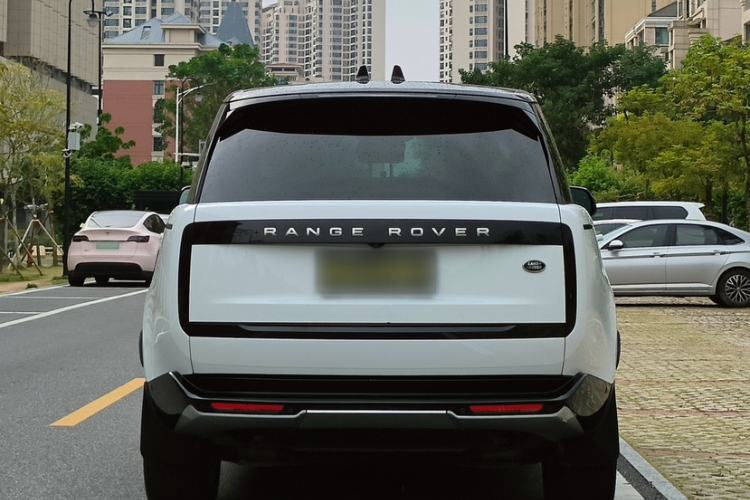 Used Land Rover Range 2024 3.0 L6 360 PS Grand Edition Exterior 5