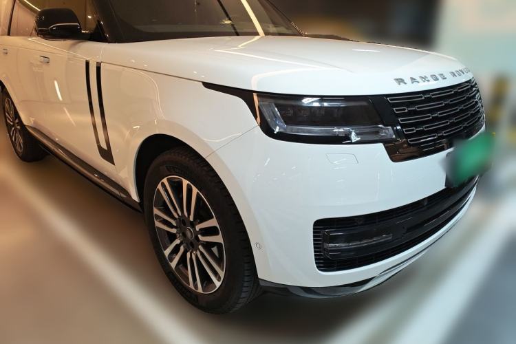 Used Land Rover Range 2024 3.0 L6 400 PS Extended Luxury Edition Front Right 45 Deg