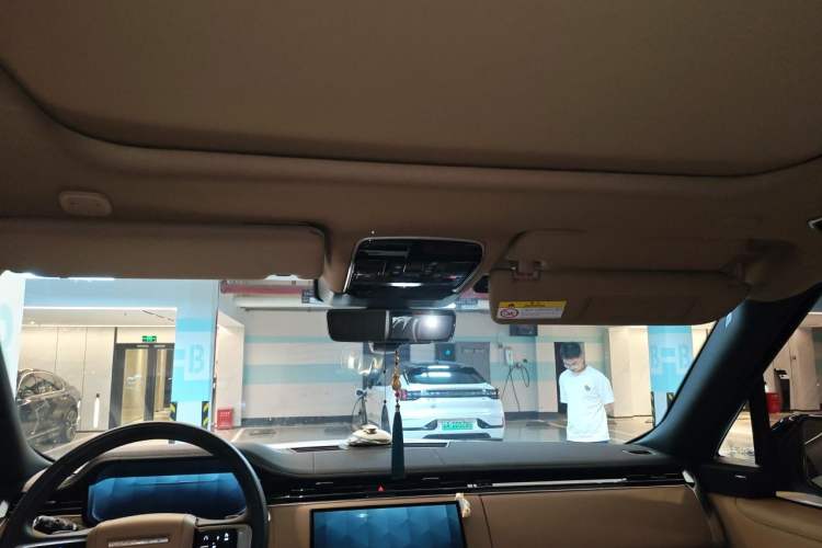 Used Land Rover Range 2024 3.0 L6 400 PS Extended Luxury Edition Headliner