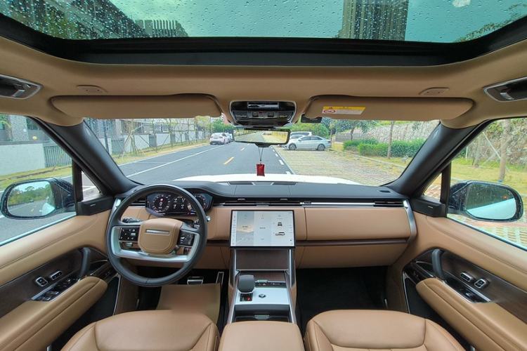 Used Land Rover Range 2024 3.0 L6 360 PS Grand Edition Interior 3
