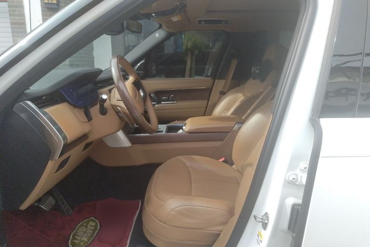 Used Land Rover Range 2024 3.0 L6 400 PS Prestige Extended Version 7-Seater Left Front Seat