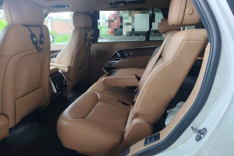Used Land Rover Range 2024 3.0 L6 400 PS Prestige Extended Version 7-Seater Left Rear Seat