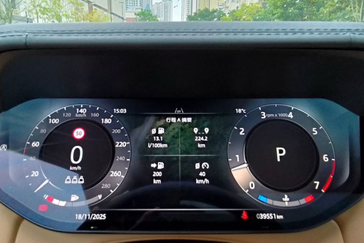 Used Land Rover Range 2024 3.0 L6 360 PS Grand Edition Odometer Close Up