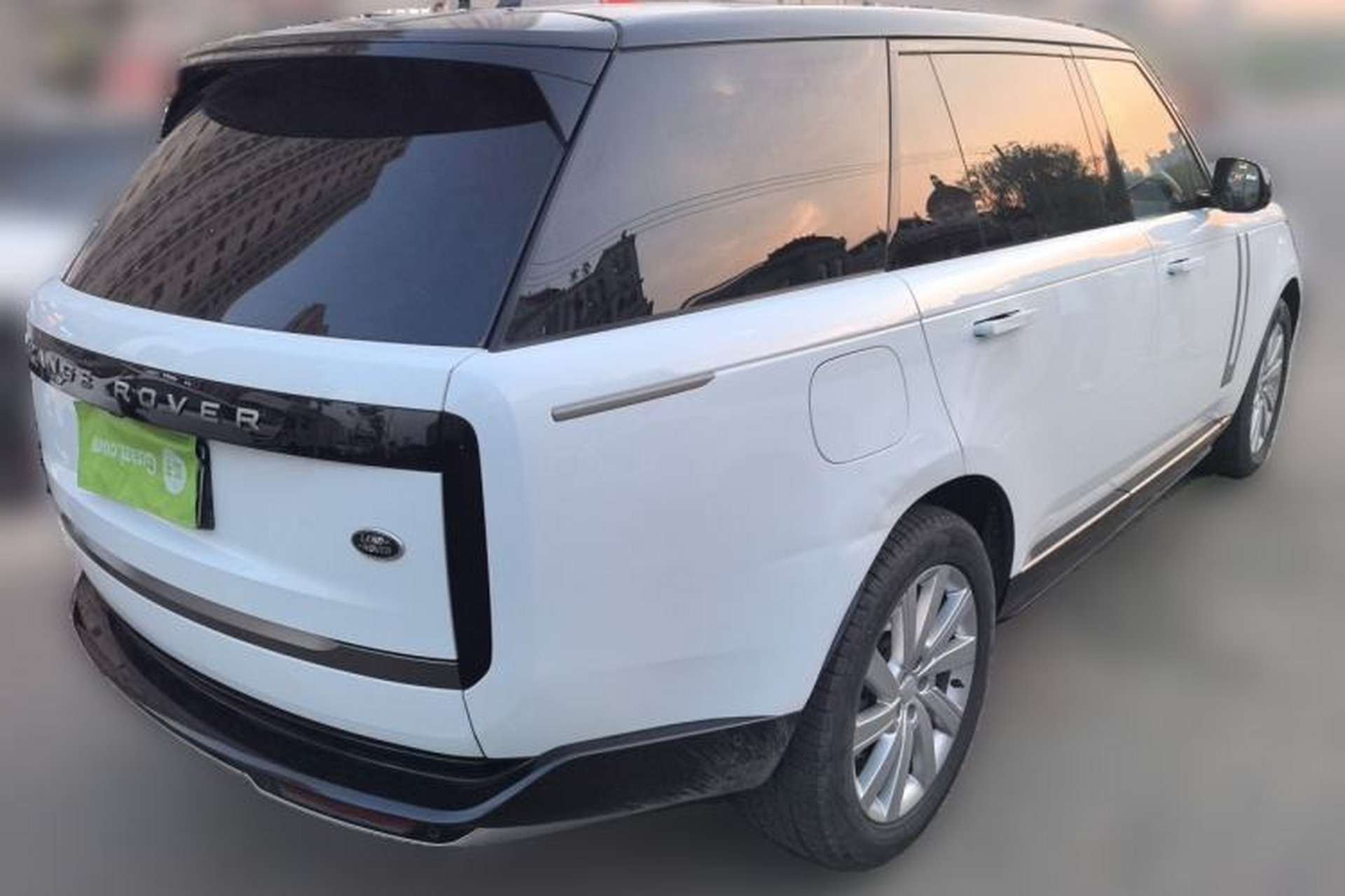 Used Land Rover Range 2024 3.0 L6 400 PS Prestige Extended Version 7-Seater Rear Right 45 Deg