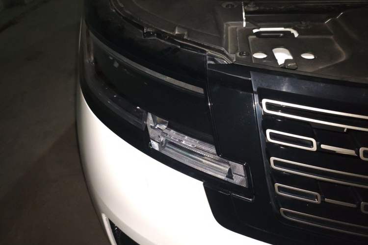 Used Land Rover Range 2024 3.0 L6 360 PS Grand Edition Right Front Headlight