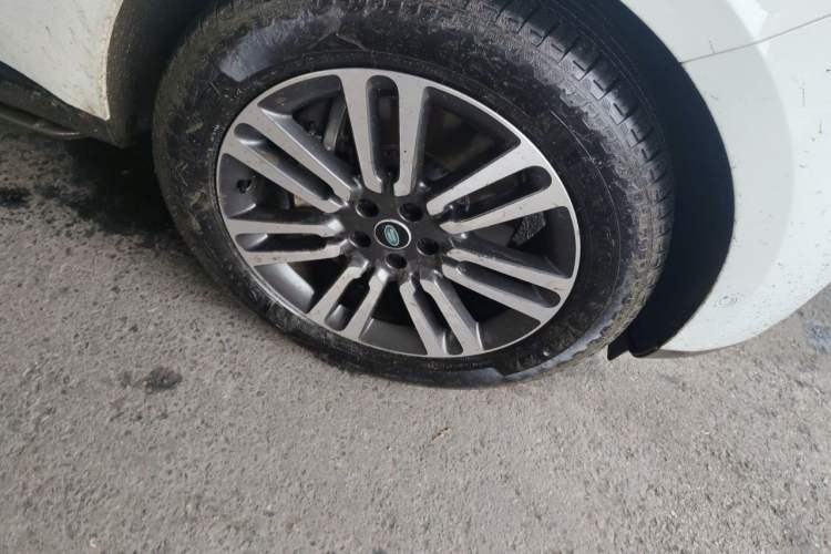 Used Land Rover Range 2024 3.0 L6 400 PS Prestige Extended Version 7-Seater Right Front Wheel Hub