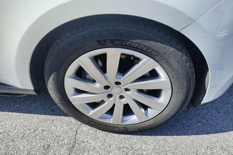 Used Land Rover Range 2024 3.0 L6 400 PS Prestige Extended Version 7-Seater Right Front Wheel Hub