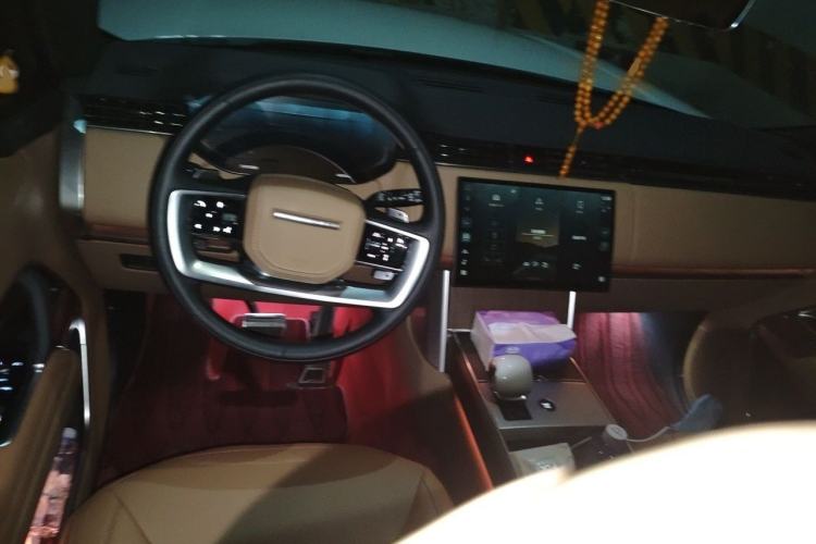 Used Land Rover Range 2024 3.0 L6 360 PS Grand Edition Steering Wheel
